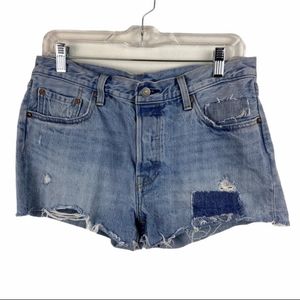 Light denim short Levi shorts.